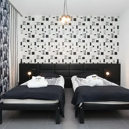 Suffren Yhoost Apartment